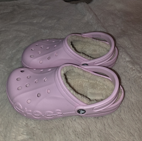 Pink Sherpa  Lined Crocs Size 8 - Picture 4 of 12